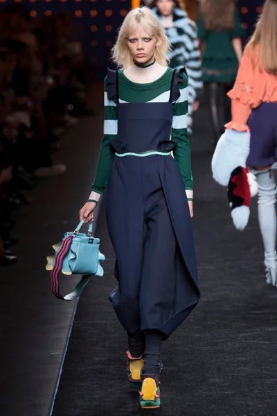 Look 12
